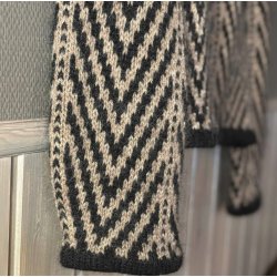 Arrow Sweater - garnpakke, indeholder KUN garn (Norsk opskrift) - XS (S)