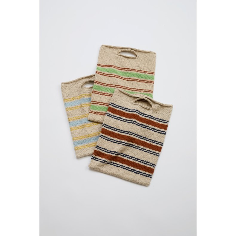 Piazzaveske - strikkkekit, OBS opskriften er p� norsk.