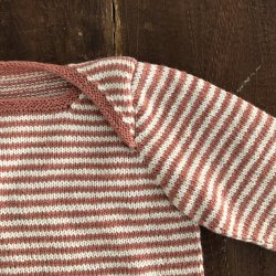 Babyundertrje med bdhals str. 2-6 mdr.