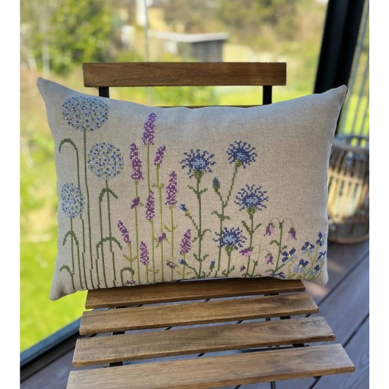 Pude - Blue Flowers - broderikit