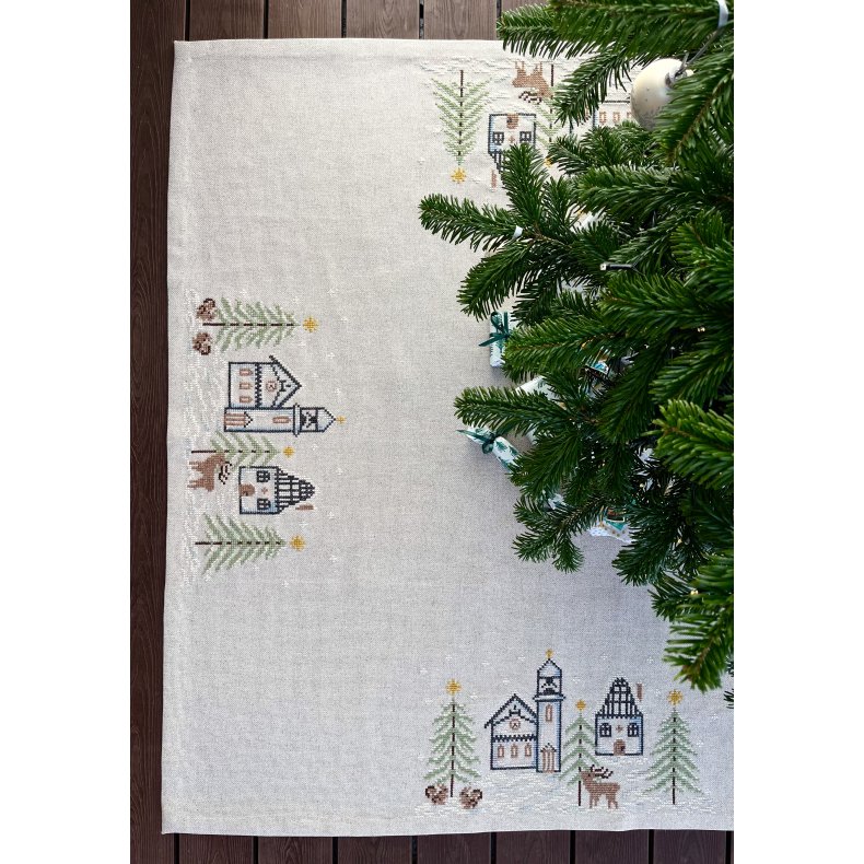 Winter White juletrstppe - broderikit - bestillingsvare