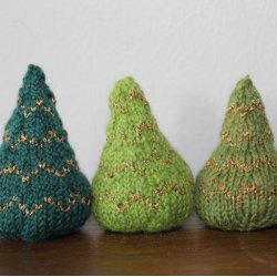 Strikkekit til 3 sm juletrer