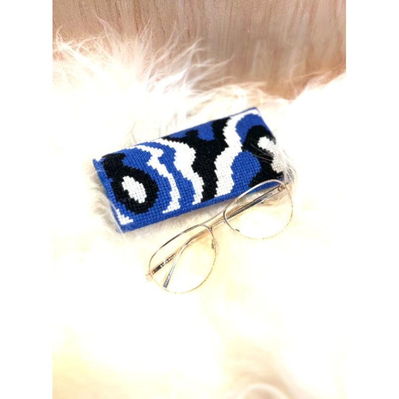 Blue Waves brilleetui - broderikit - bestillingsvare