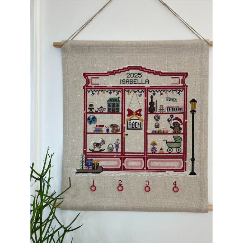 Christmas toy store red adventkalender - broderikit - bestillingsvare